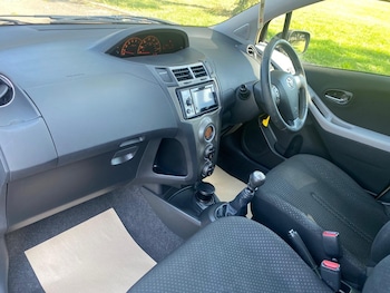 Used Toyota Yaris 2011 for sale - 79505220: Photo