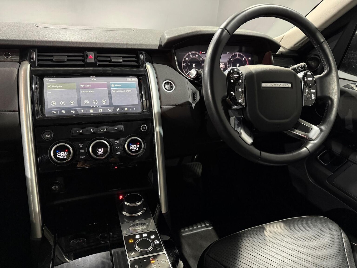 Used Land Rover Discovery 2018 for sale - 76982734: Photo 15