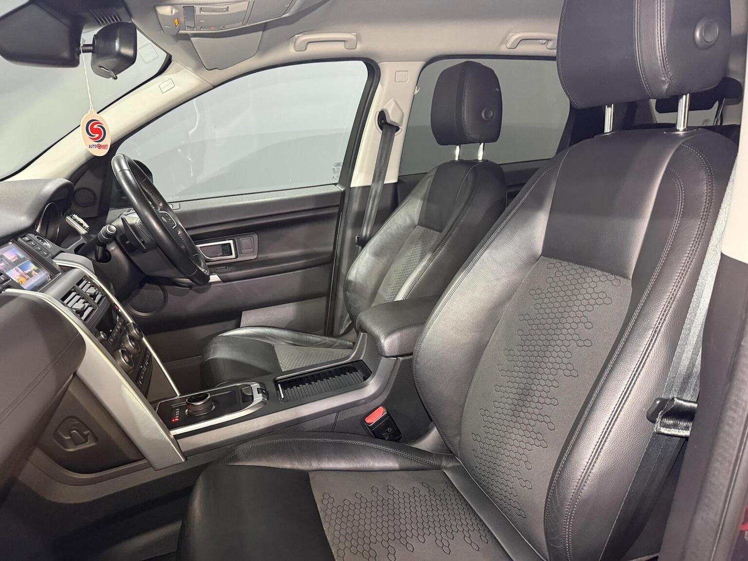 Used Land Rover Discovery Sport 2017 for sale - 76884811: Photo 16