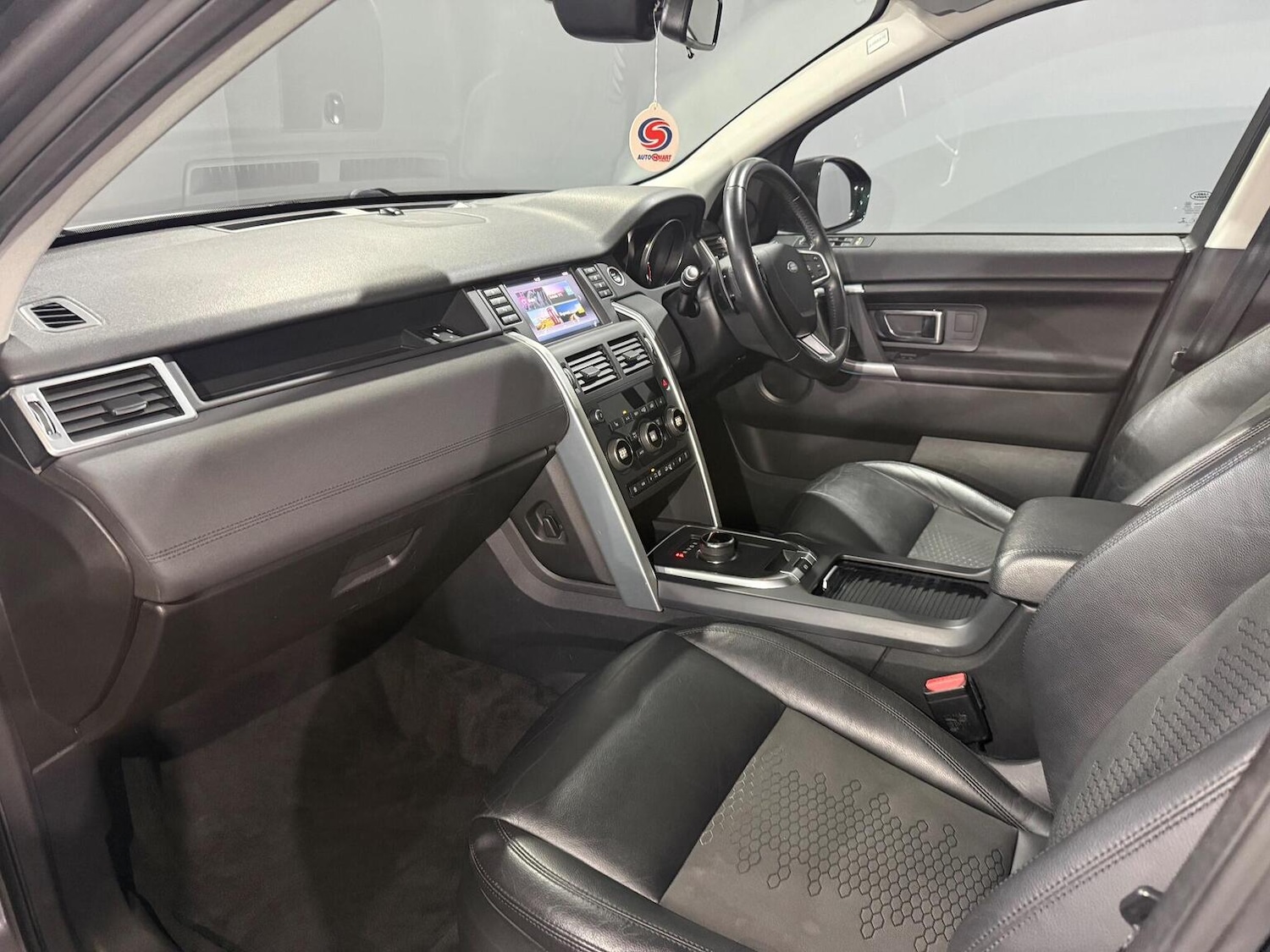 Used Land Rover Discovery Sport 2017 for sale - 76884811: Photo 17