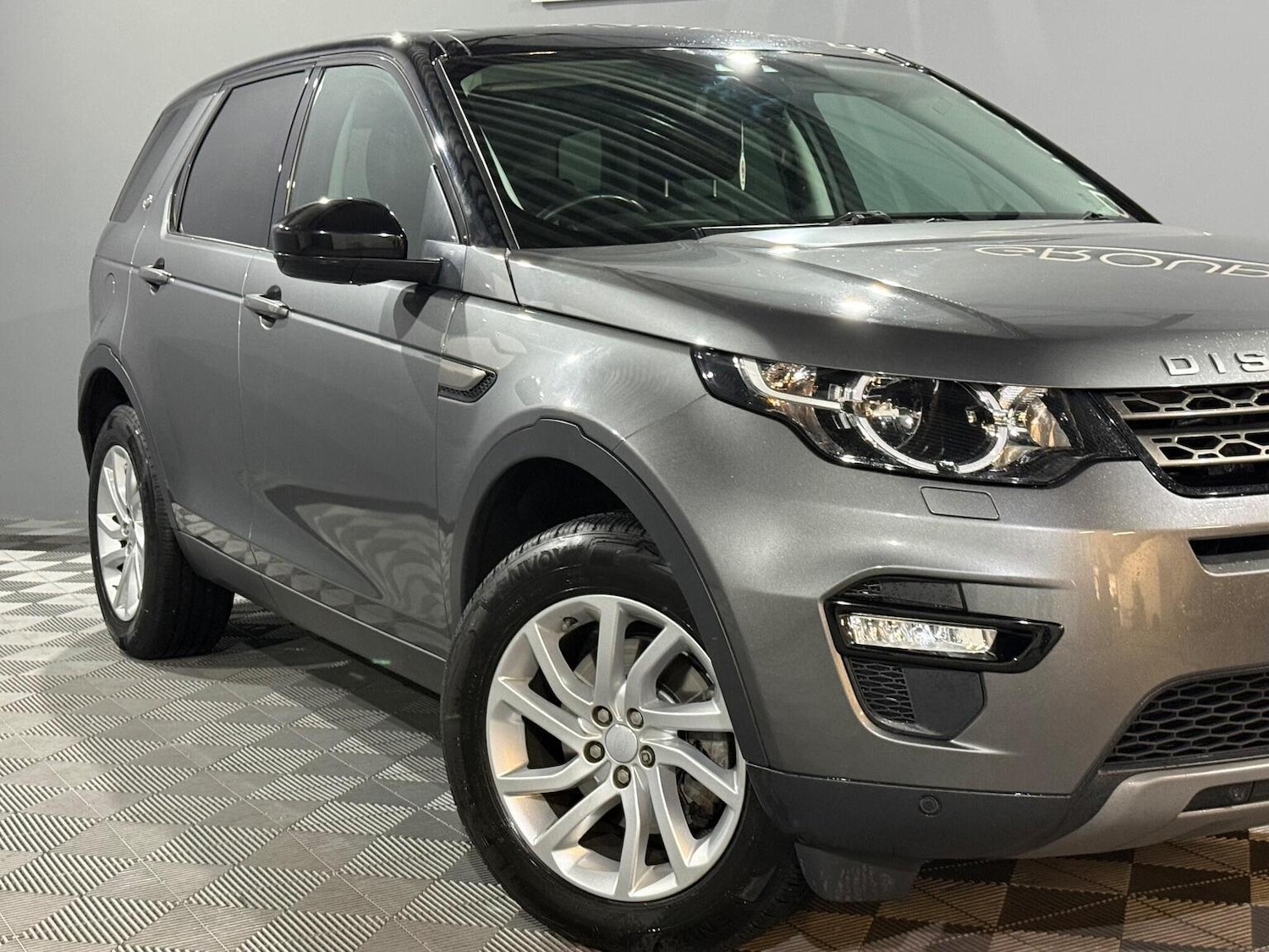 Used Land Rover Discovery Sport 2017 for sale - 76884811: Photo 2