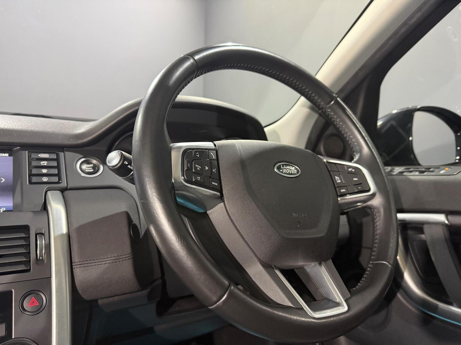 Used Land Rover Discovery Sport 2017 for sale - 76884811: Photo 23