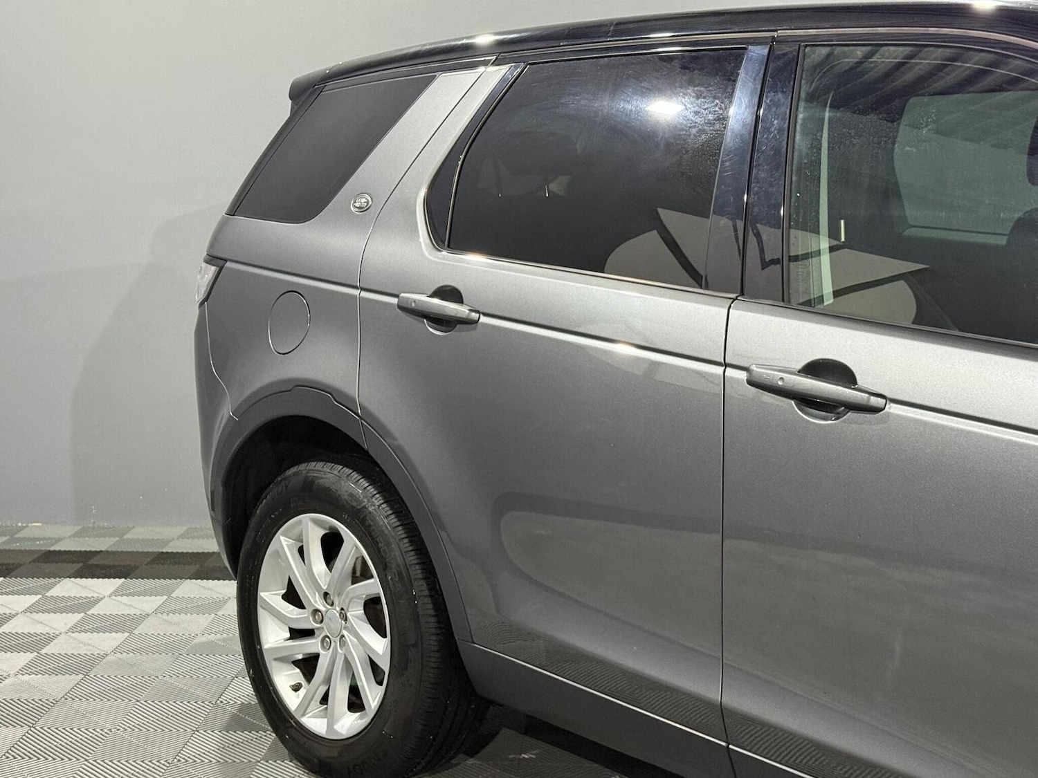 Used Land Rover Discovery Sport 2017 for sale - 76884811: Photo 7