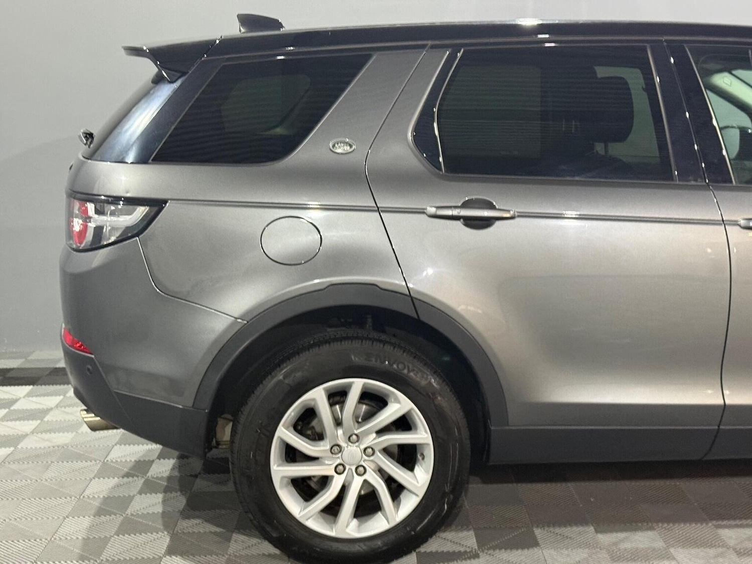 Used Land Rover Discovery Sport 2017 for sale - 76884811: Photo 9
