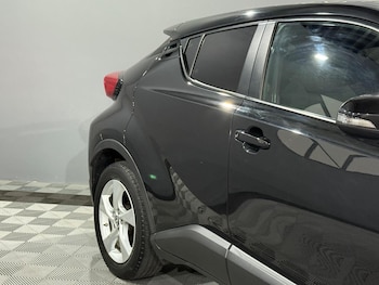 Used Toyota C-HR 2019 for sale - 75074462: Photo