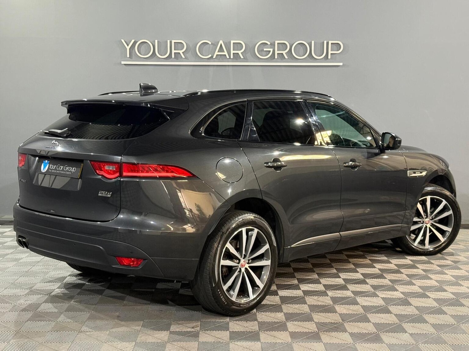 Used Jaguar F-Pace 2018 for sale - 77749964: Photo 2