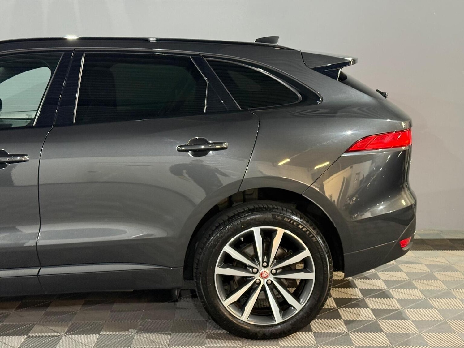 Used Jaguar F-Pace 2018 for sale - 77749964: Photo 23