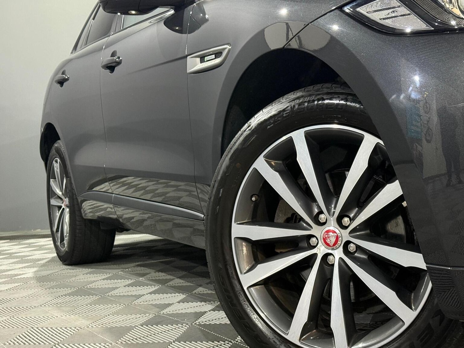 Used Jaguar F-Pace 2018 for sale - 77749964: Photo 4