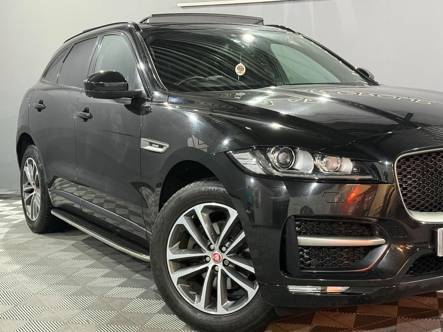 Used Jaguar F-Pace 2017 for sale - 77167827: Photo 2