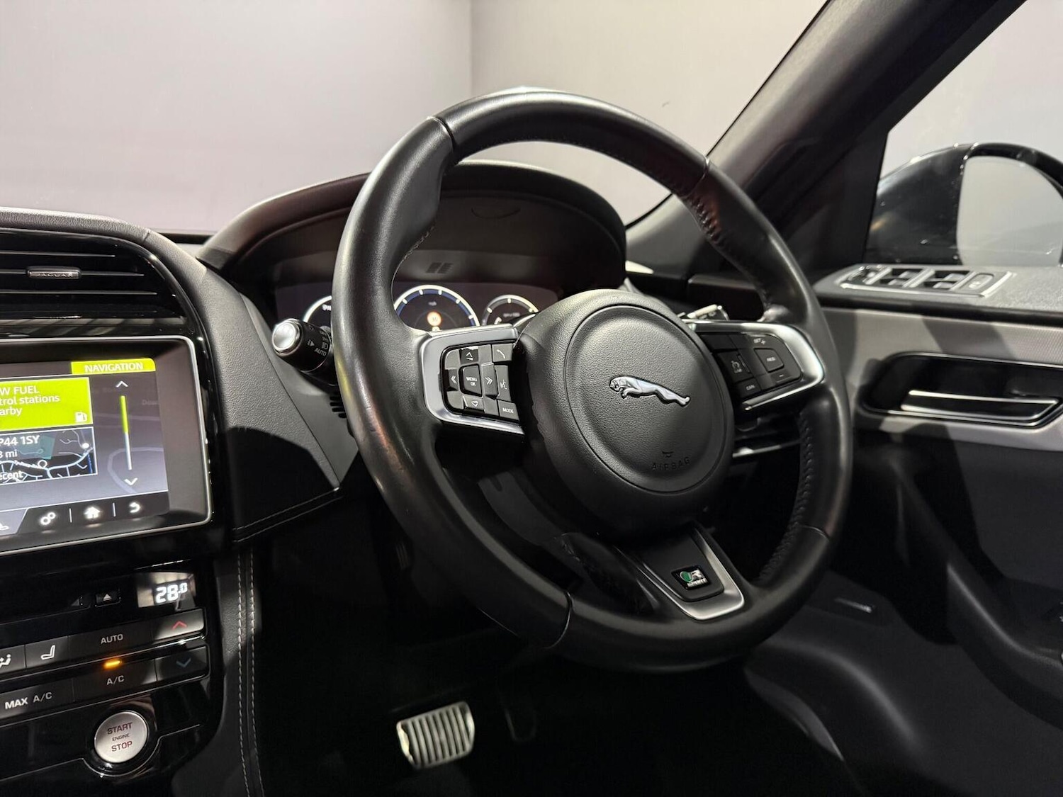 Used Jaguar F-Pace 2017 for sale - 77167827: Photo 21