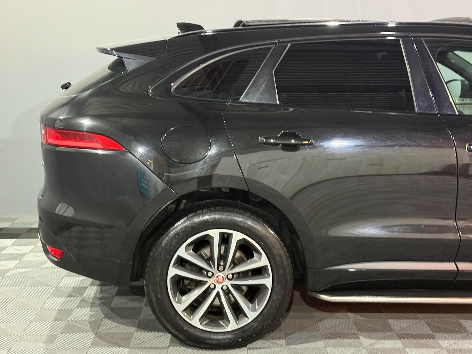 Used Jaguar F-Pace 2017 for sale - 77167827: Photo 9