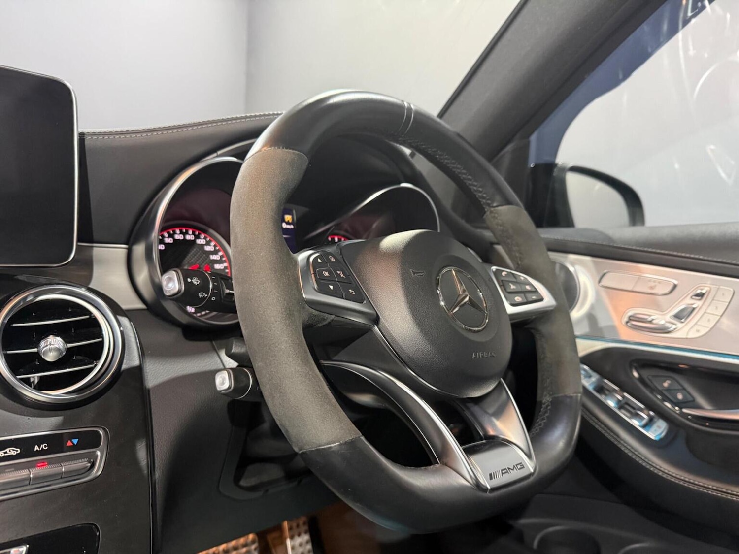 Used Mercedes-Benz GLC 2019 for sale - 76758826: Photo 15