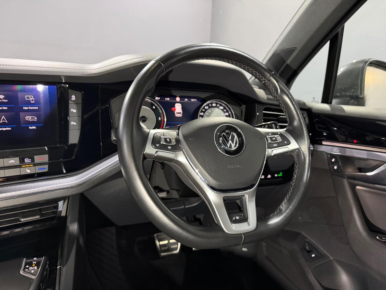 Used Volkswagen Touareg 2019 for sale - 77639013: Photo 24