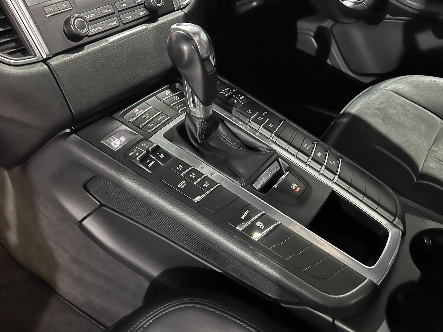 Used Porsche Macan 2016 for sale - 76769119: Photo 24