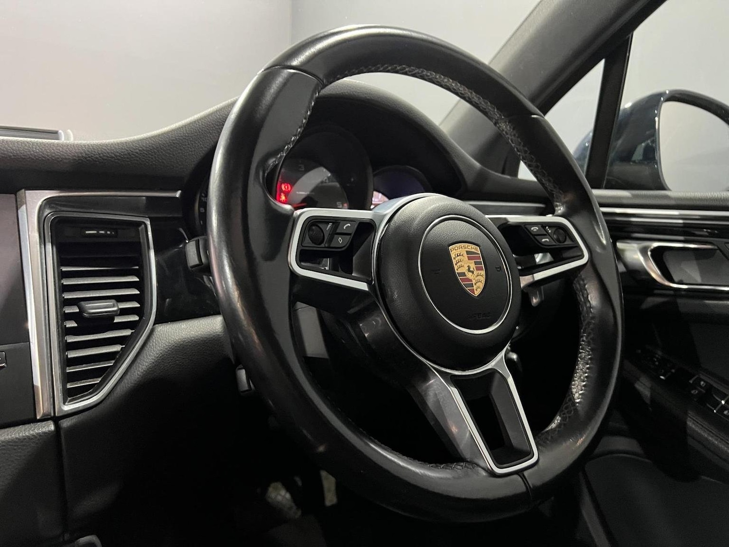 Used Porsche Macan 2016 for sale - 76769119: Photo 25