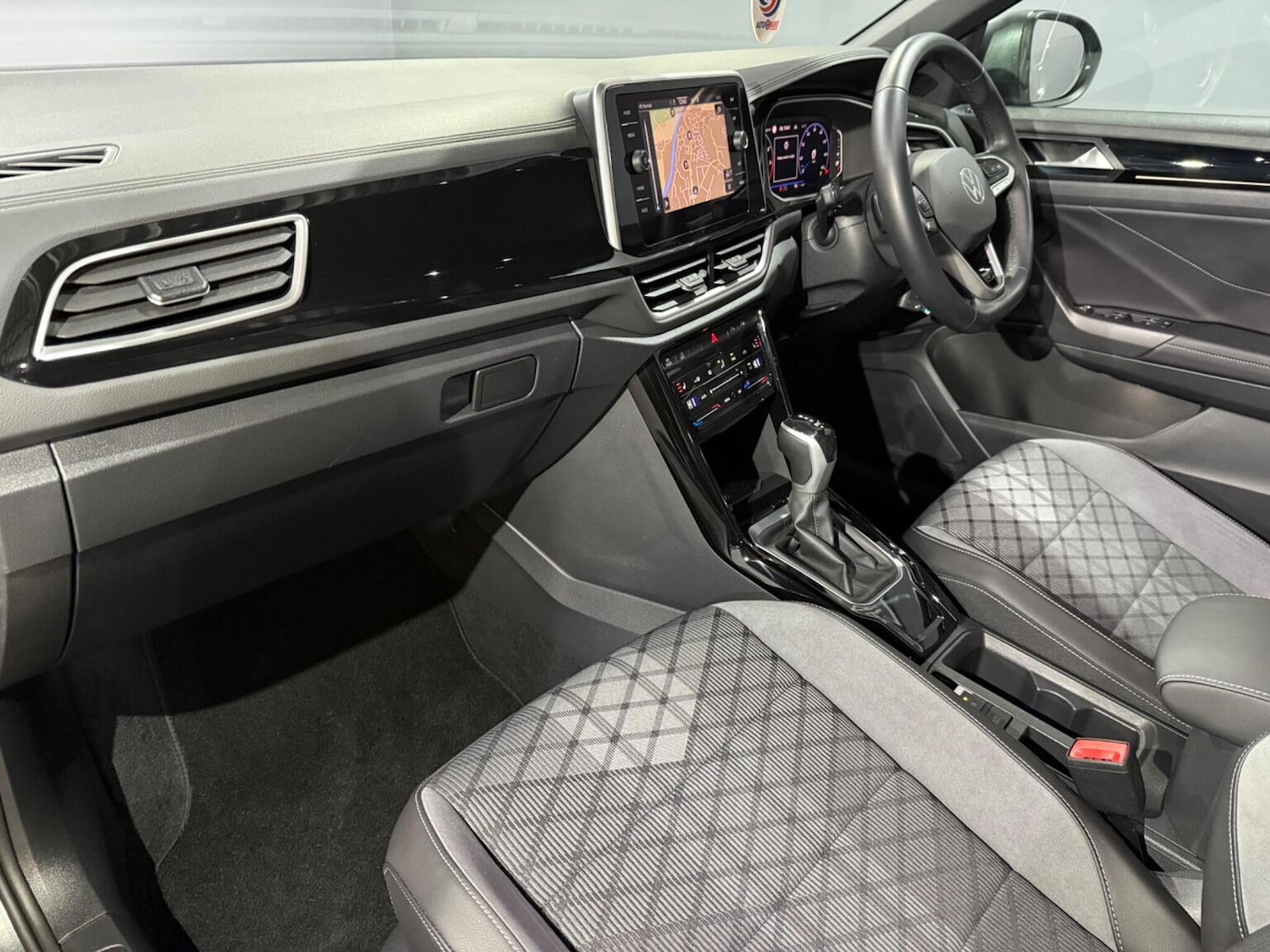 Used Volkswagen T-Roc 2024 for sale - 77465082: Photo 17