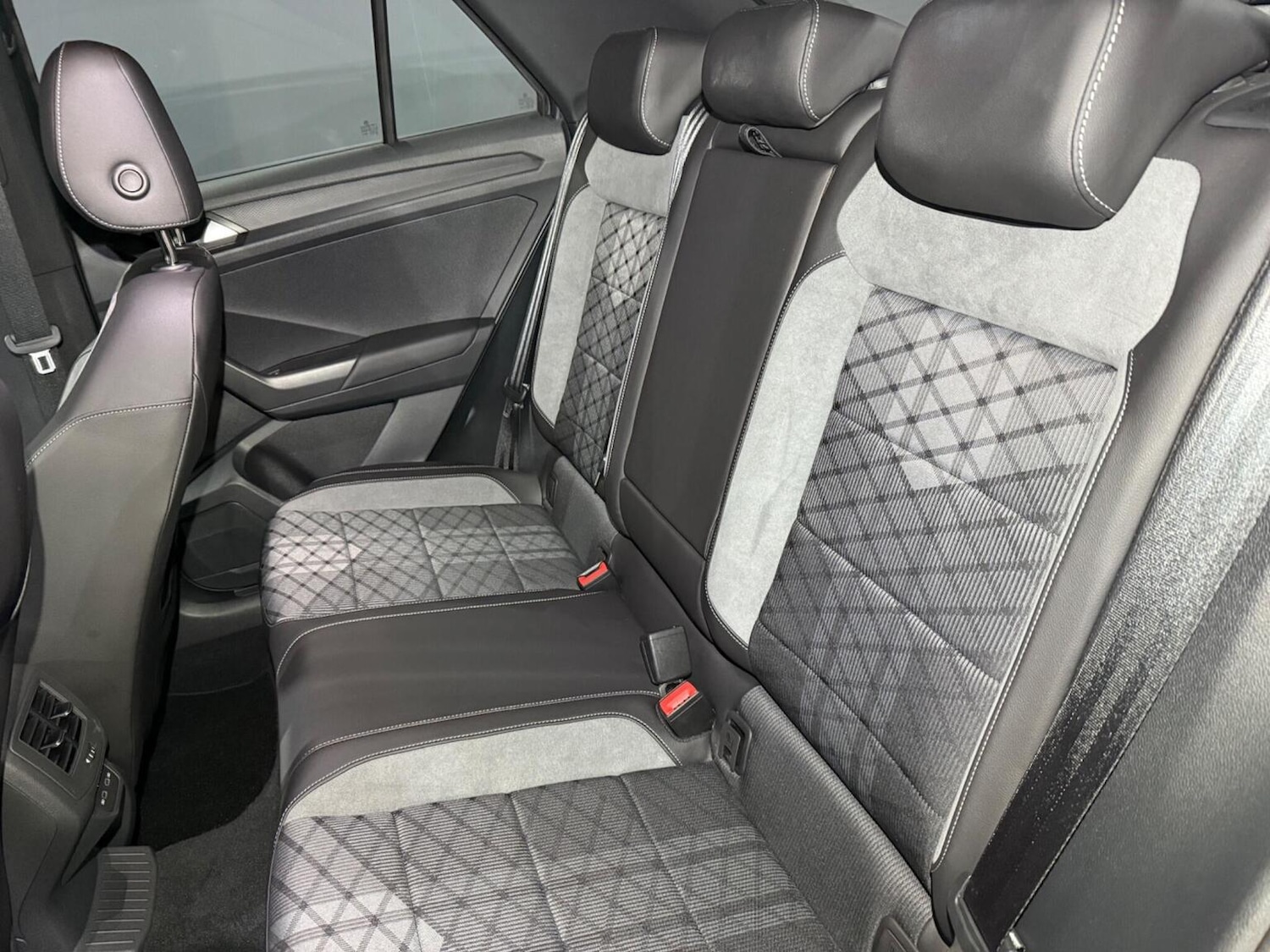 Used Volkswagen T-Roc 2024 for sale - 77465082: Photo 19