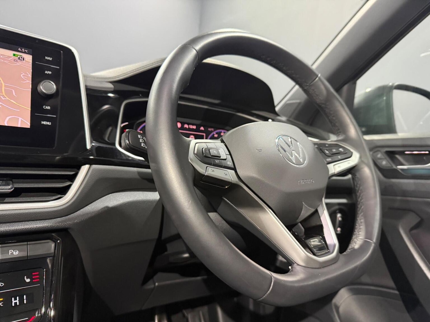 Used Volkswagen T-Roc 2024 for sale - 77465082: Photo 20