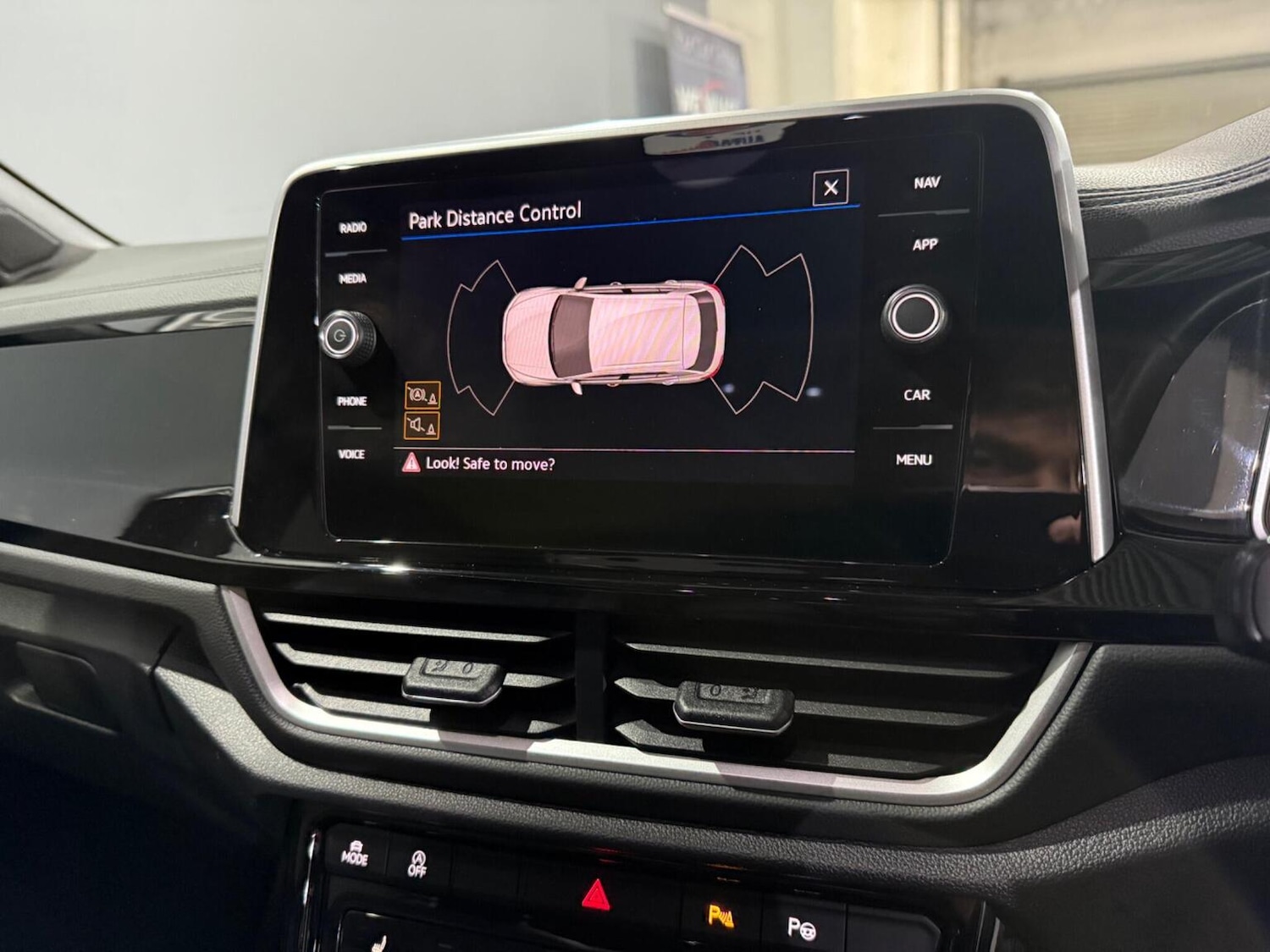 Used Volkswagen T-Roc 2024 for sale - 77465082: Photo 25