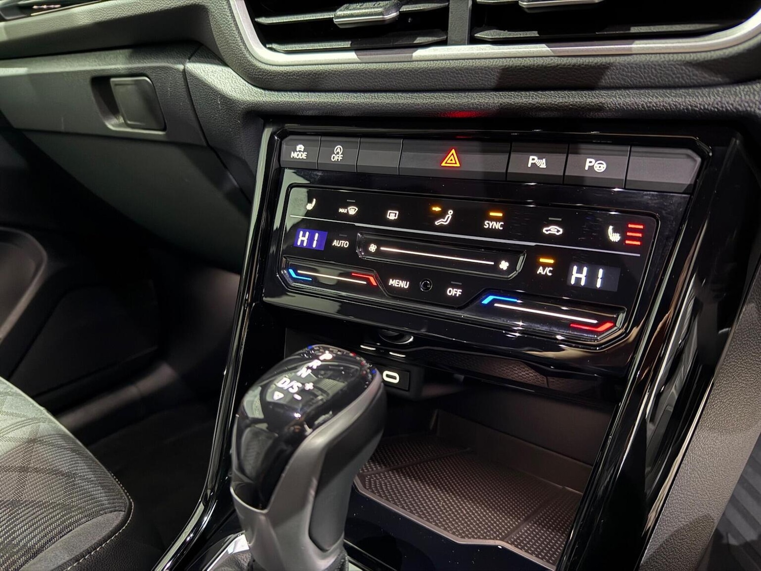 Used Volkswagen T-Roc 2024 for sale - 77465082: Photo 26