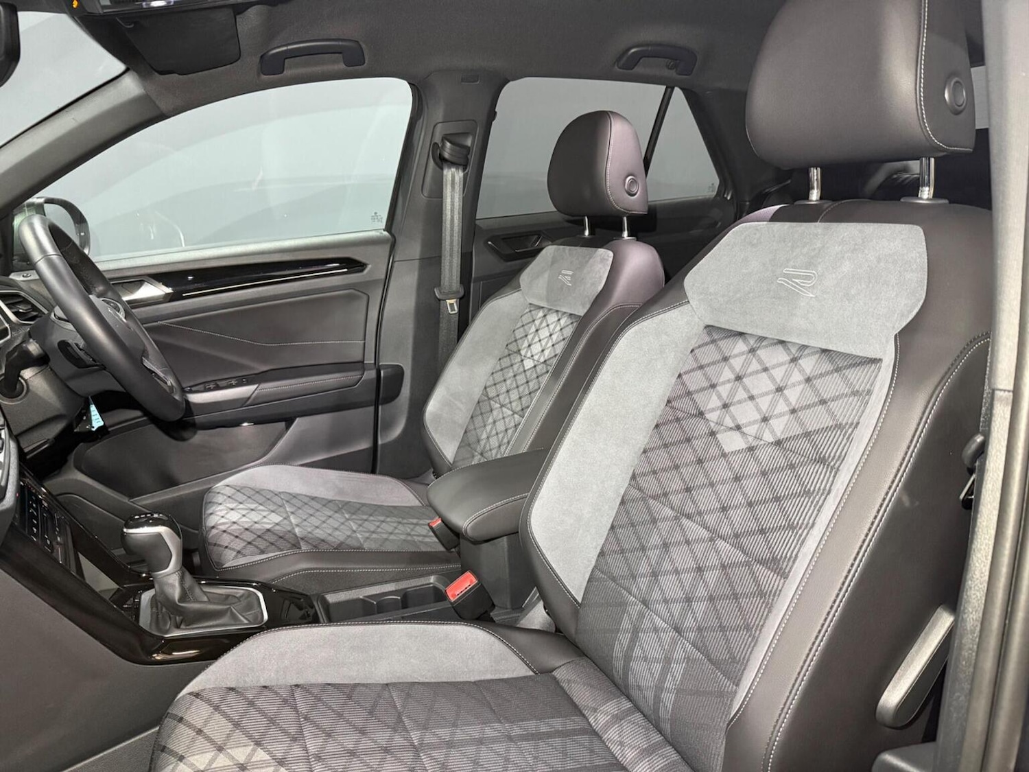 Used Volkswagen T-Roc 2024 for sale - 77465082: Photo 7