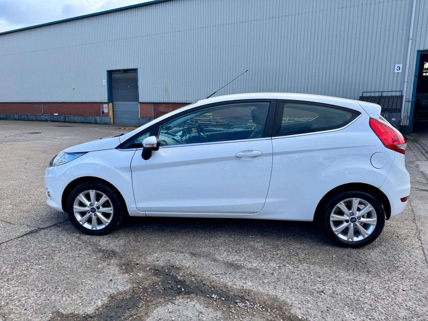 Used Ford Fiesta 2011 for sale - 76412241: Photo 4