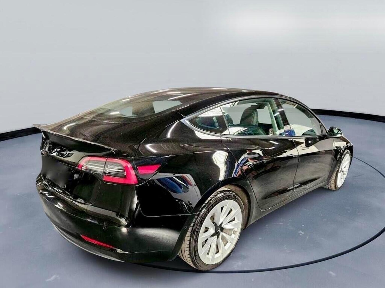 Used Tesla Model 3 2021 for sale - 76637408: Photo 4