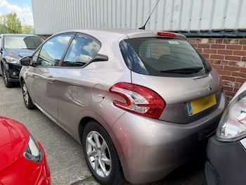 Used Peugeot 208 2013 for sale - 78427460: Photo