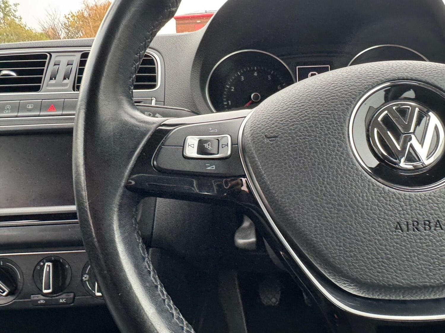 Used Volkswagen Polo 2015 for sale - 76583309: Photo 16