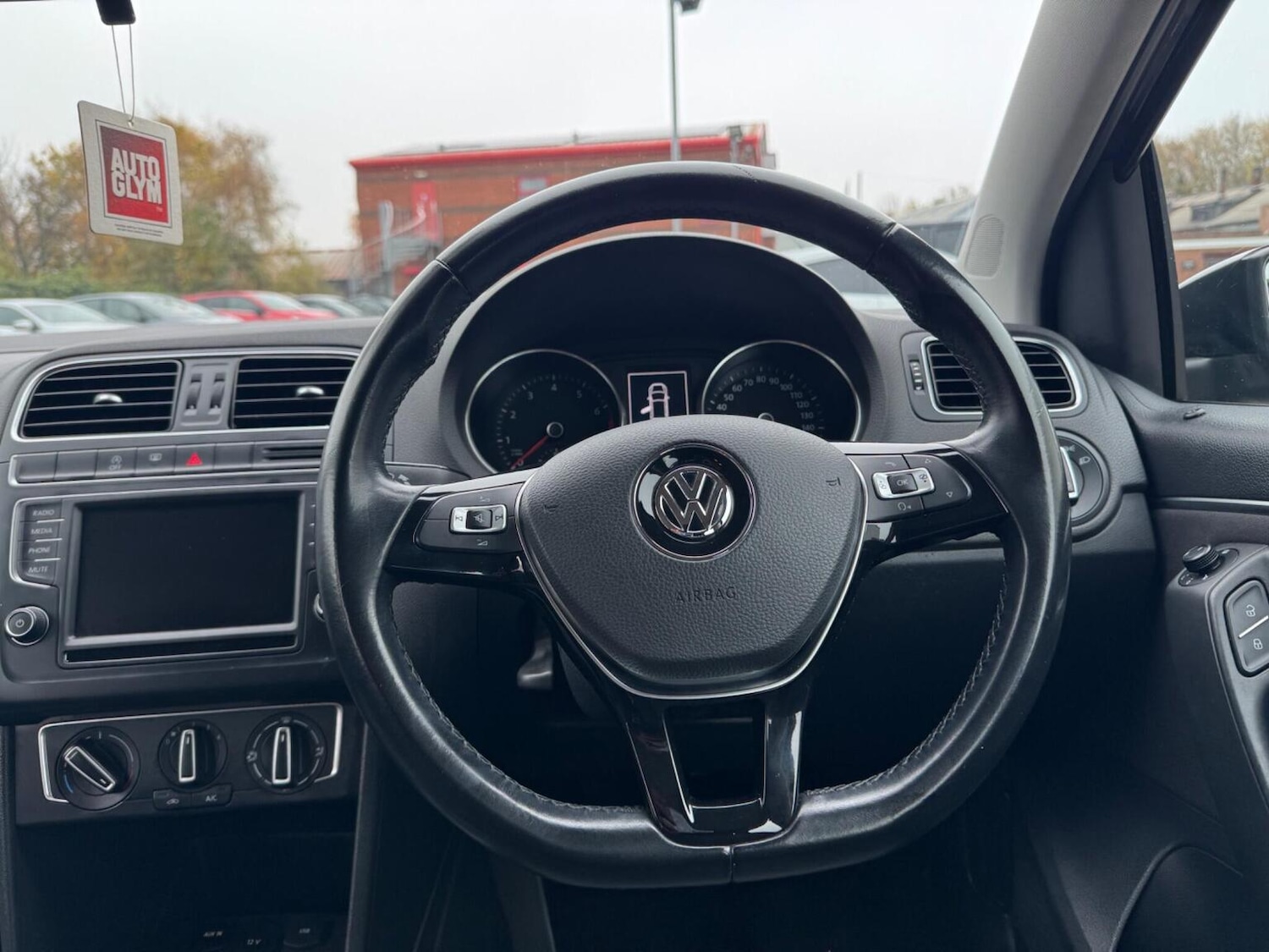 Used Volkswagen Polo 2015 for sale - 76583309: Photo 17