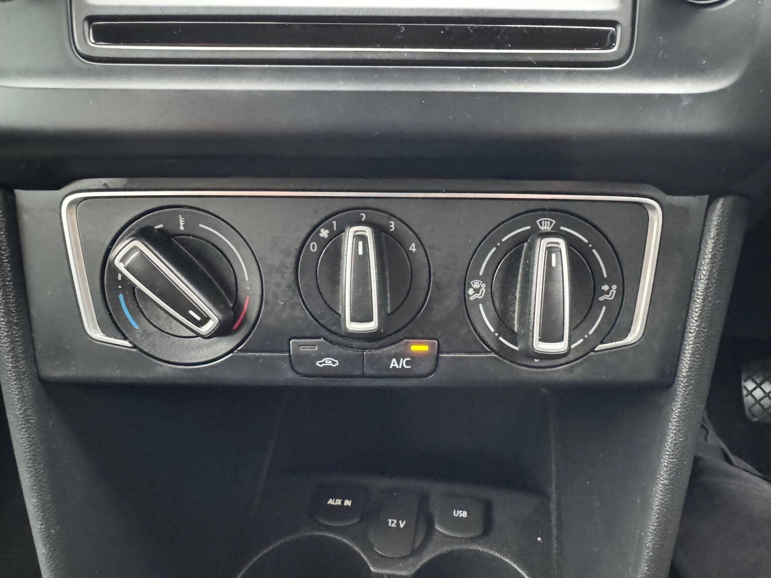 Used Volkswagen Polo 2015 for sale - 76583309: Photo 28