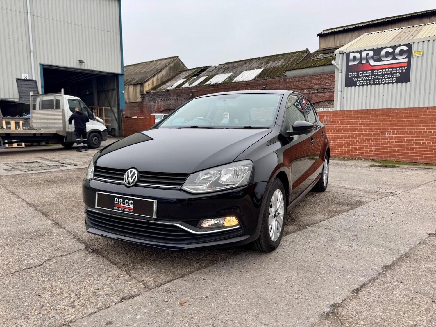Used Volkswagen Polo 2015 for sale - 76583309: Photo 3
