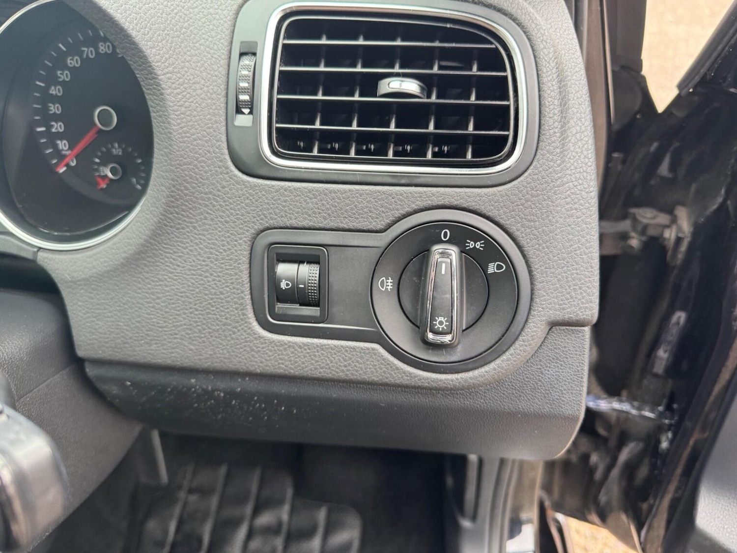 Used Volkswagen Polo 2015 for sale - 76583309: Photo 34