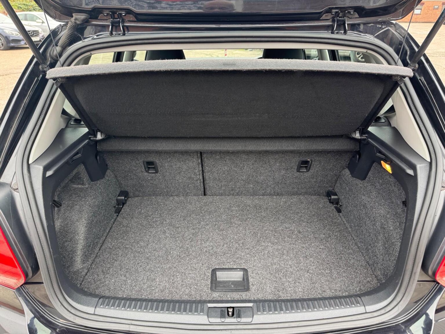 Used Volkswagen Polo 2015 for sale - 76583309: Photo 35