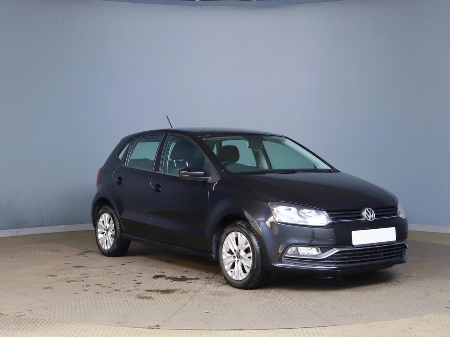 Used Volkswagen Polo 2015 for sale - 76380309: Photo 1