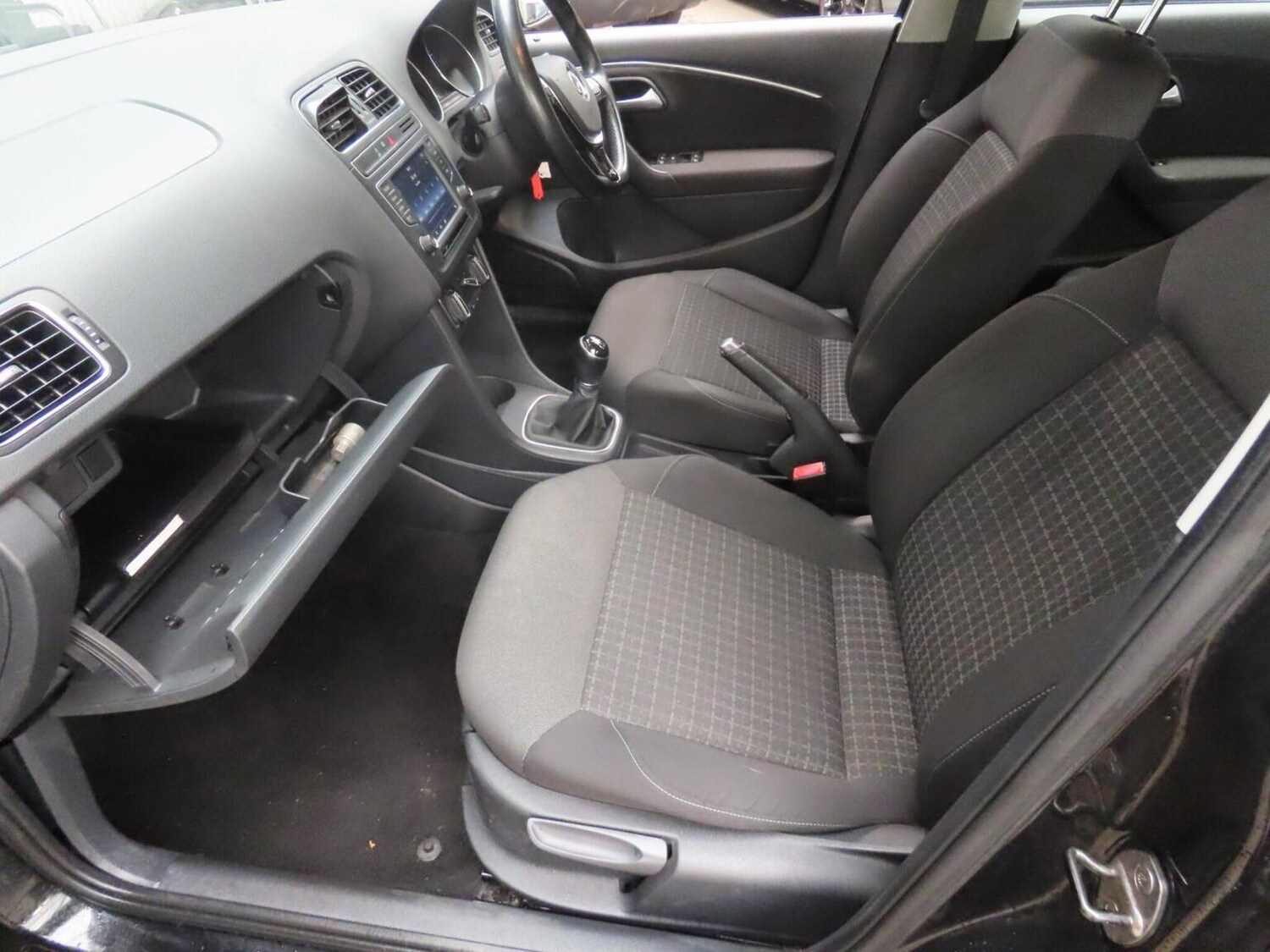 Used Volkswagen Polo 2015 for sale - 76380309: Photo 10