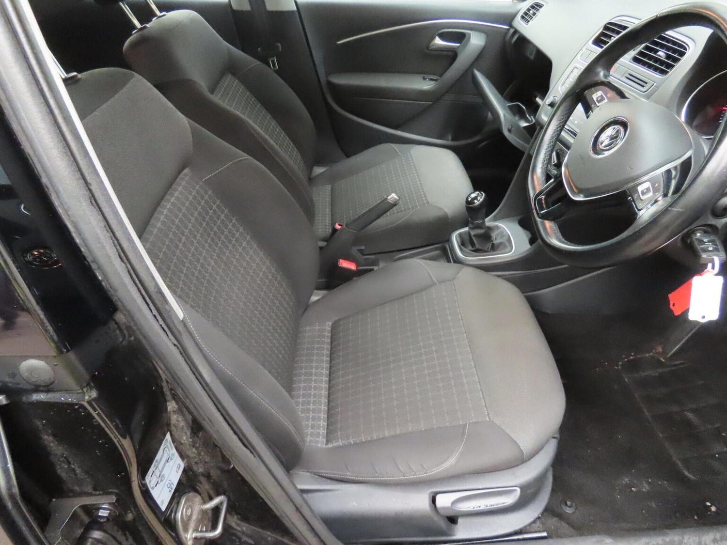 Used Volkswagen Polo 2015 for sale - 76380309: Photo 8