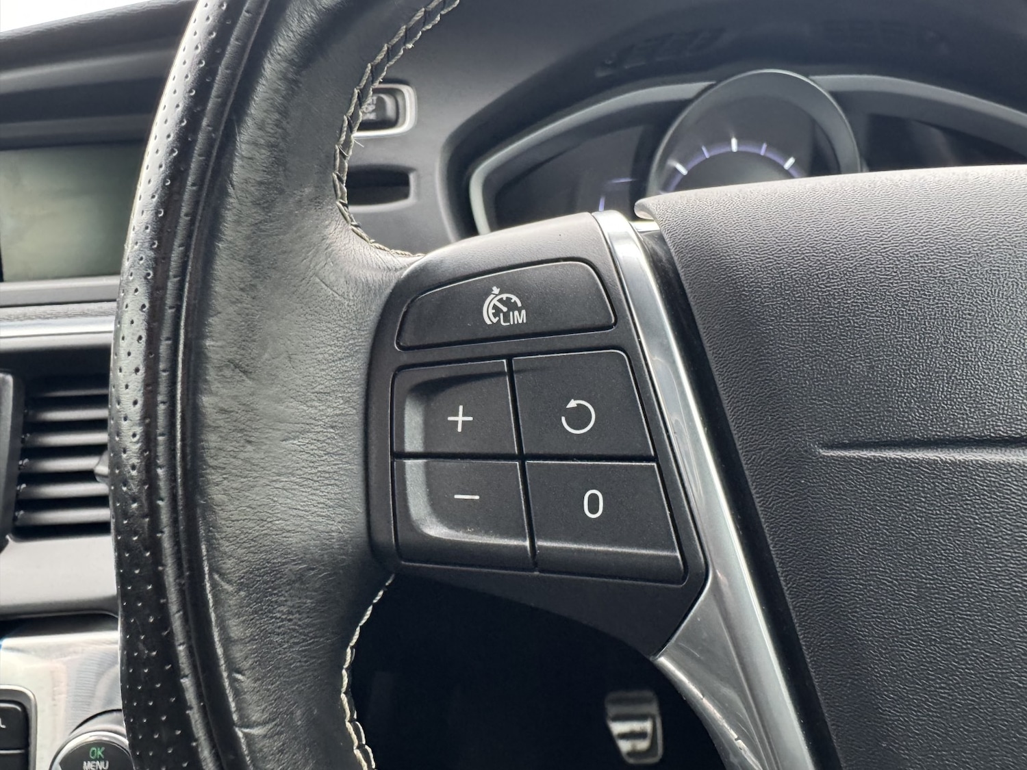 Used Volvo V40 2016 for sale - 78025751: Photo 15