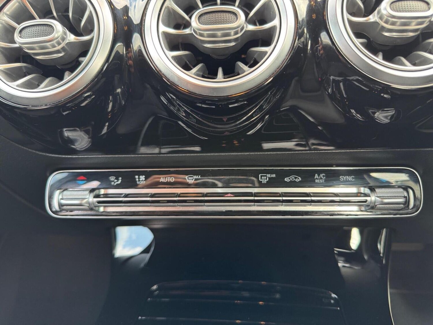 Used Mercedes-Benz A-Class 2019 for sale - 75789328: Photo 40