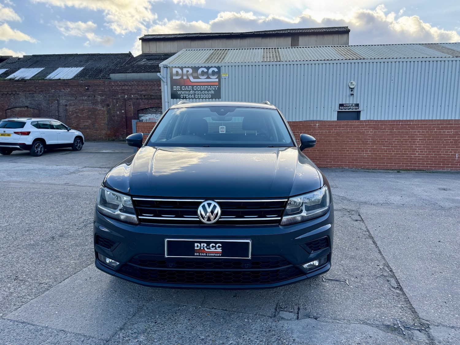 Used Volkswagen Tiguan 2017 for sale - 77864887: Photo 2