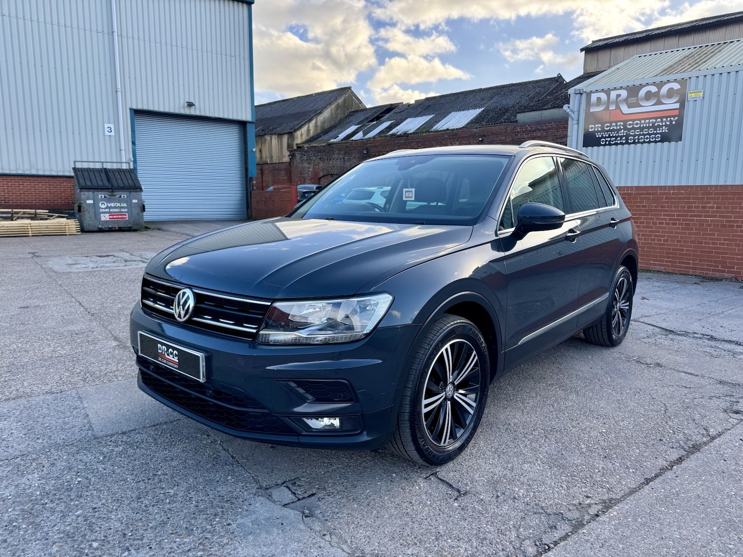 Used Volkswagen Tiguan 2017 for sale - 77864887: Photo 3