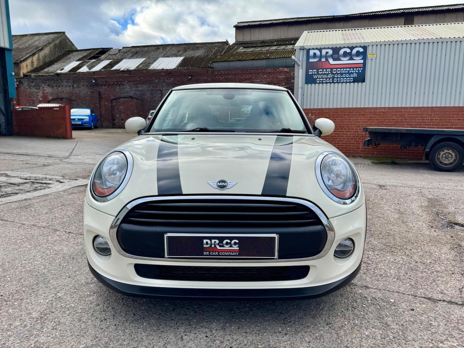 Used MINI Hatch 2015 for sale - 76374179: Photo 2
