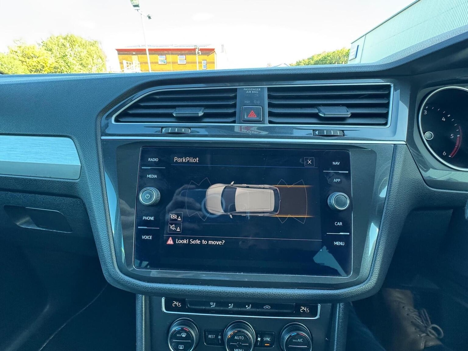 Used Volkswagen Tiguan 2018 for sale - 75789308: Photo 24