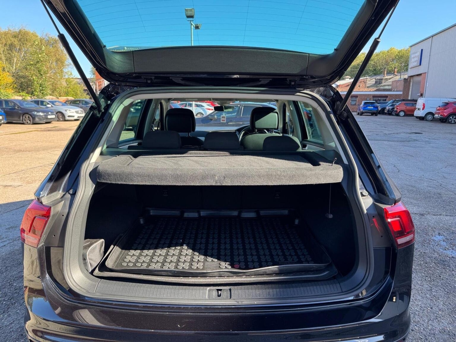Used Volkswagen Tiguan 2018 for sale - 75789308: Photo 42
