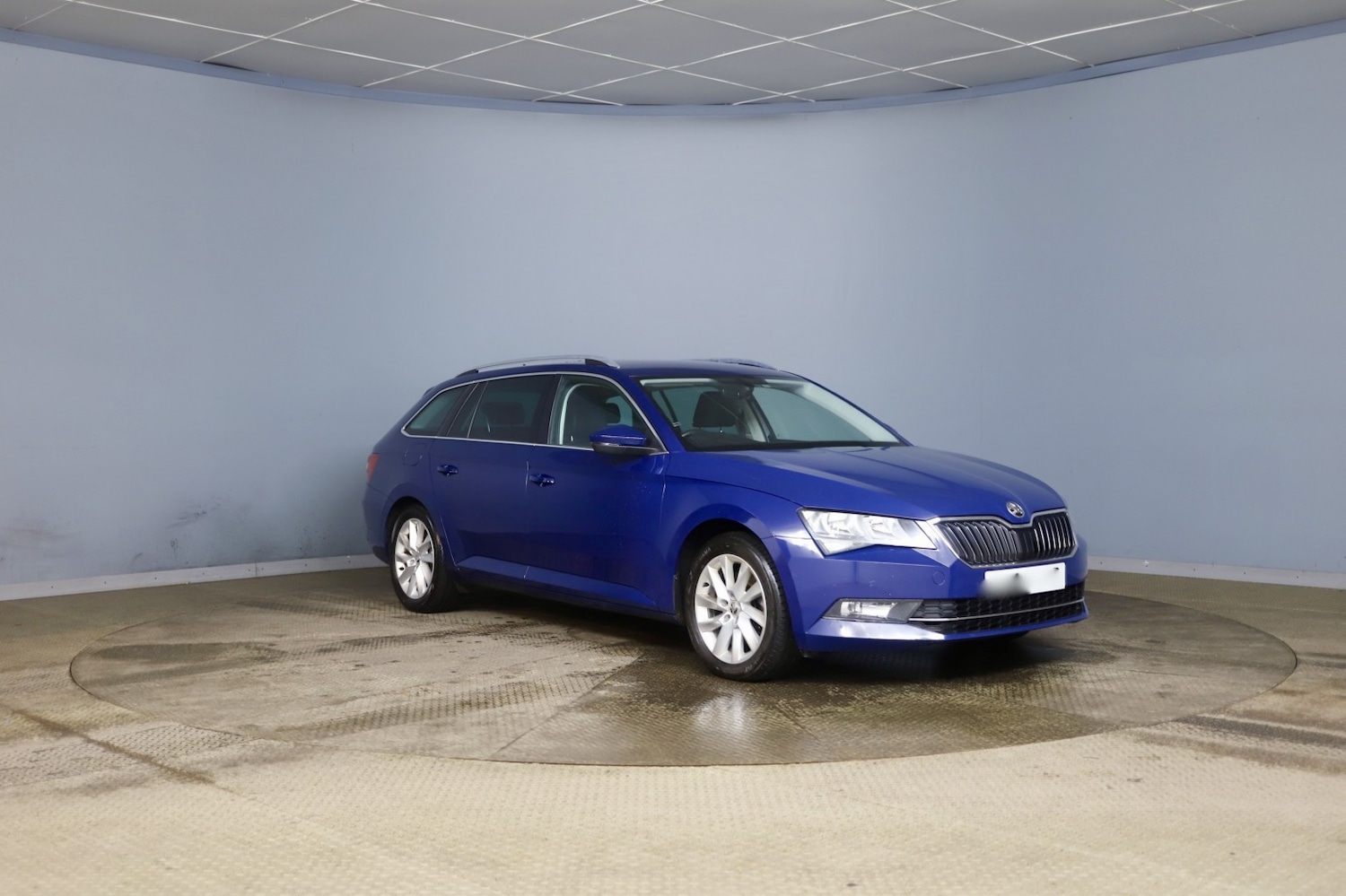 Used Skoda Superb 2017 for sale - 77220502: Photo 2