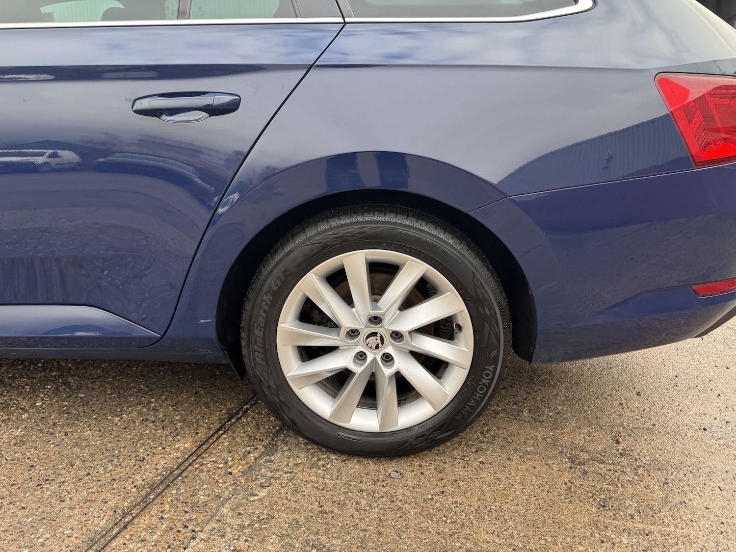 Used Skoda Superb 2017 for sale - 77220502: Photo 41