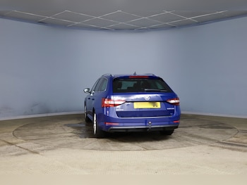 Used Skoda Superb 2017 for sale - 77220502: Photo