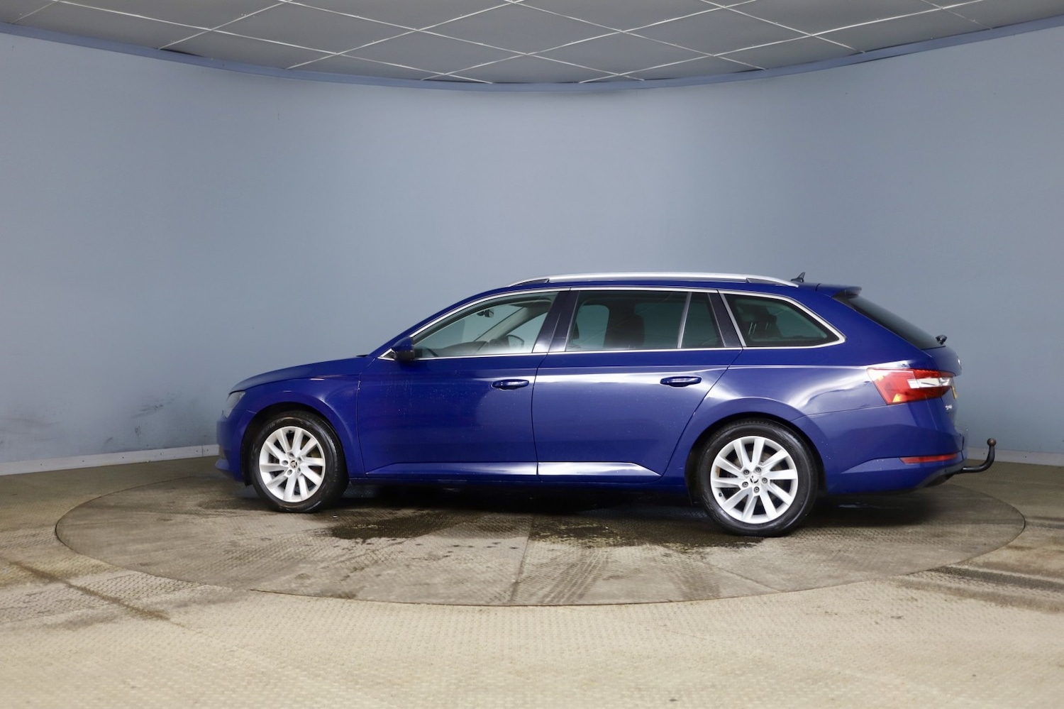 Used Skoda Superb 2017 for sale - 77220502: Photo 5