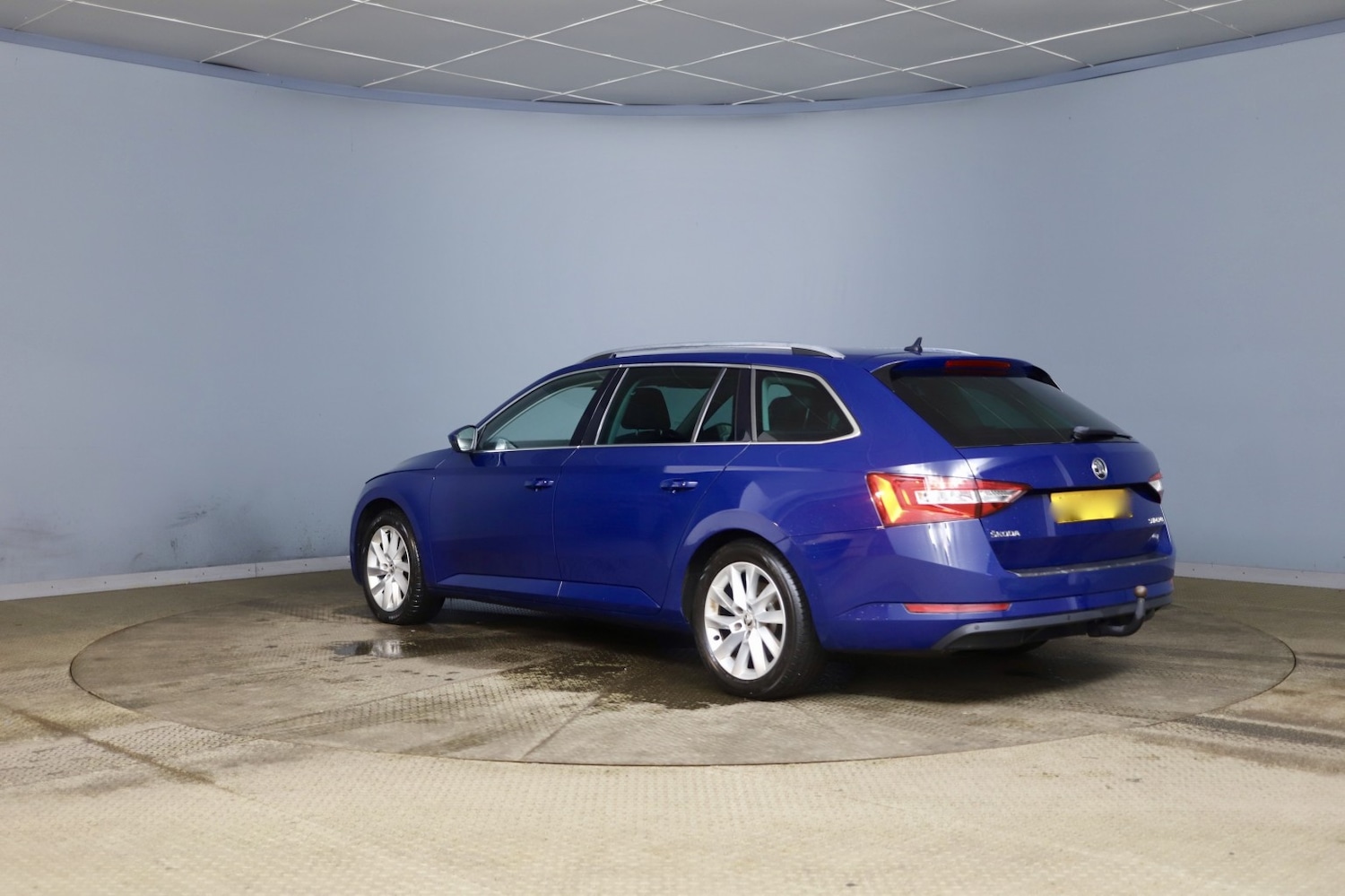 Used Skoda Superb 2017 for sale - 77220502: Photo 6