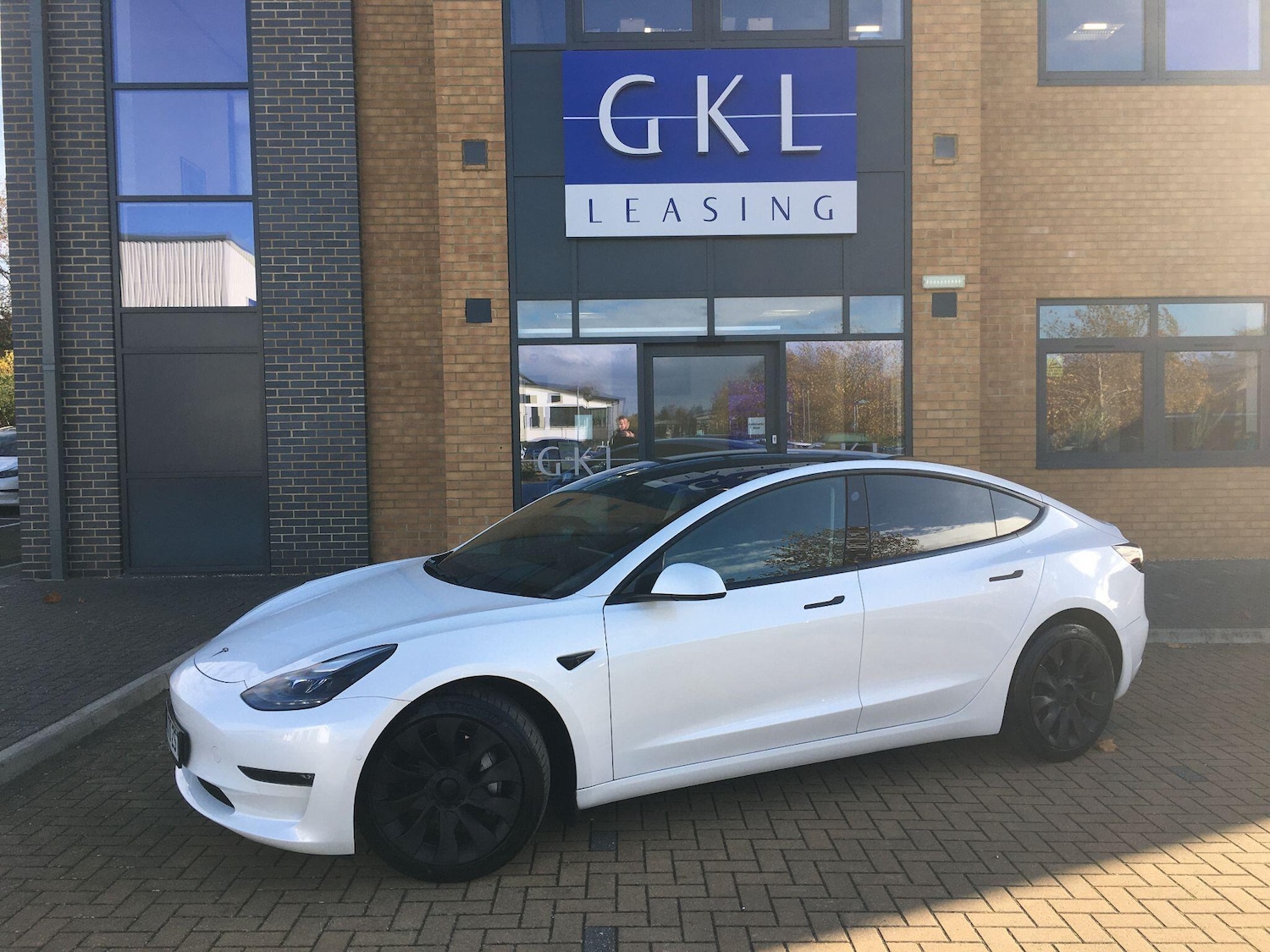 Used Tesla Model 3 2020 for sale - 76472915: Photo 2